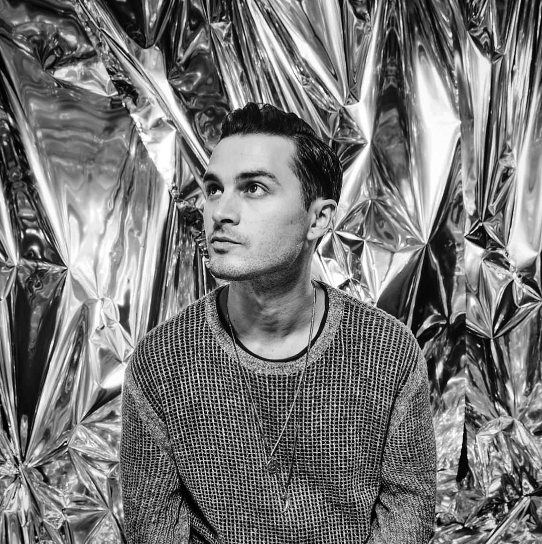 マイケル・マラーキーのインスタグラム：「grey would be the colour #throwbackthursday #projectbluebook #graveracer #season2 #album2 #2020」