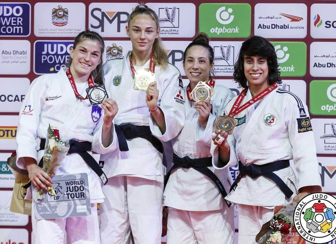 ダリア・ビロディドさんのインスタグラム写真 - (ダリア・ビロディドInstagram)「Today gold medal at the Abu Dhabi Grand Slam😊🥇🥋 #judoabudhabi2019」10月25日 3時37分 - dariabilodid7