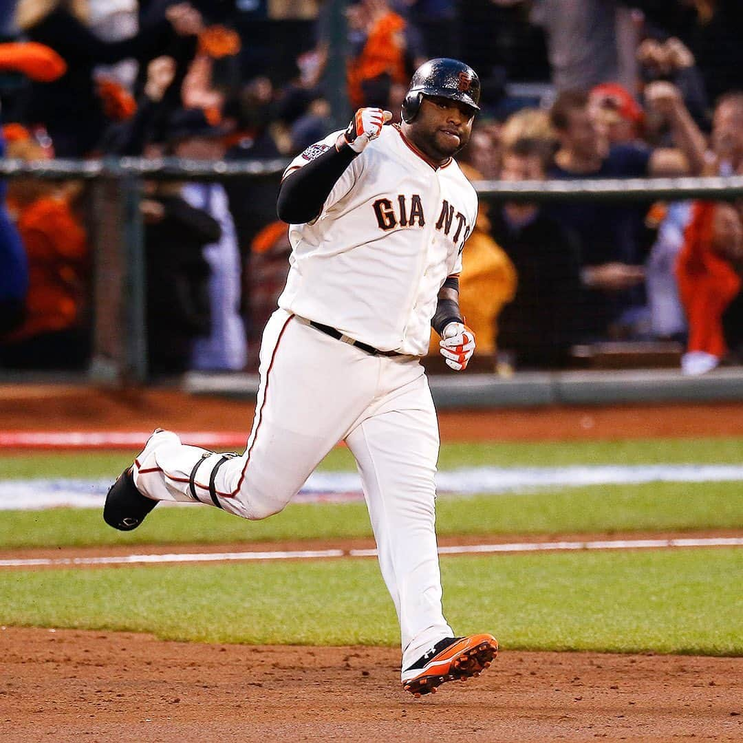 MLBさんのインスタグラム写真 - (MLBInstagram)「Pablo Sandoval was swingin' it like Pablo Sanchez on this day 7 years ago. #TBT」10月25日 3時52分 - mlb