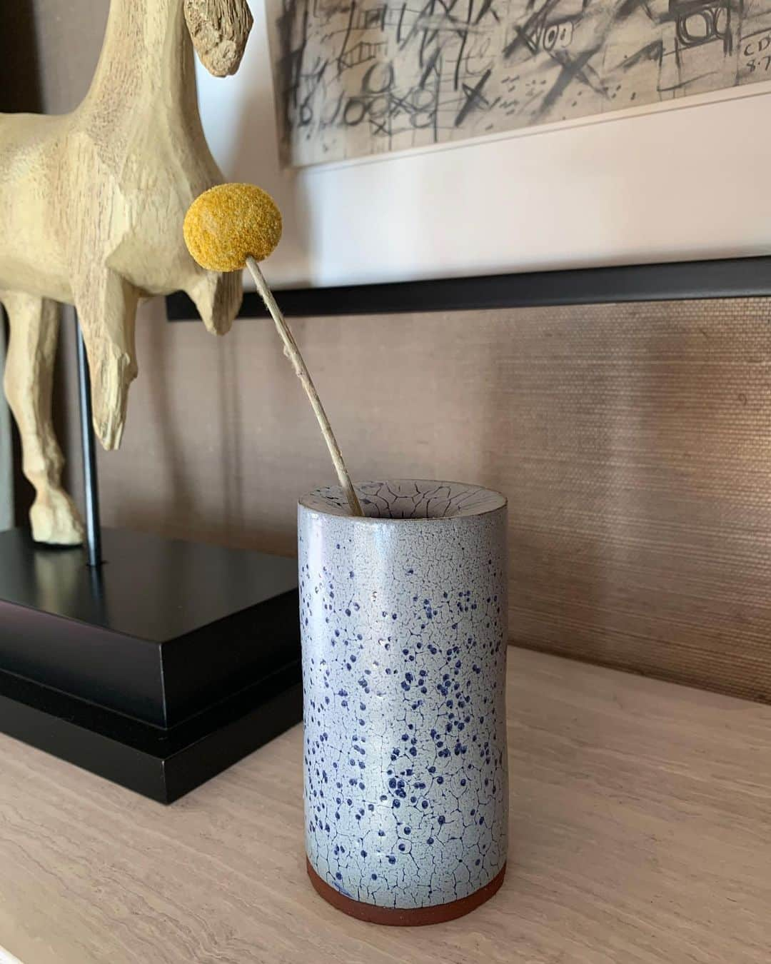 シャーリーズ・セロンさんのインスタグラム写真 - (シャーリーズ・セロンInstagram)「Don’t freak people! An original, one of a kind @SETHROGEN vase. I GOT ONE! Thx Seth!」10月25日 4時25分 - charlizeafrica