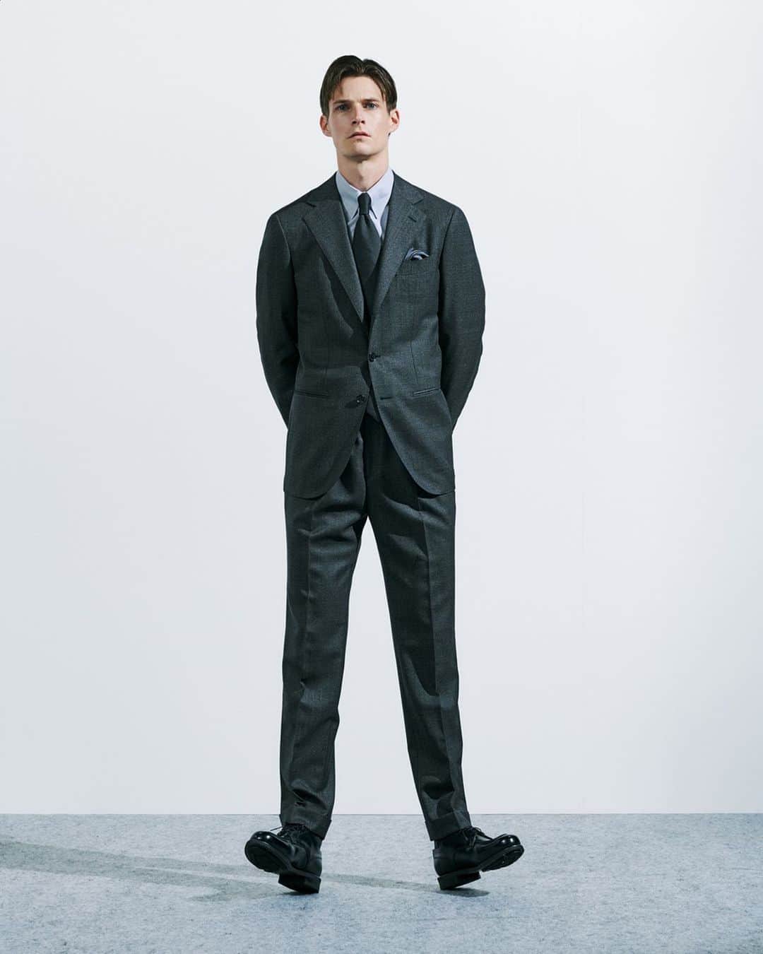 UNITED ARROWS さんのインスタグラム写真 - (UNITED ARROWS Instagram)「Gray Suits Material “BISHU”. 尾州でつくり込んだオリジナル生地。今季はグレーのピンチェック柄とライトフランネルご用意しました。 #UnitedArrows #dress #suit #gray #bishu」10月25日 14時00分 - unitedarrows_official