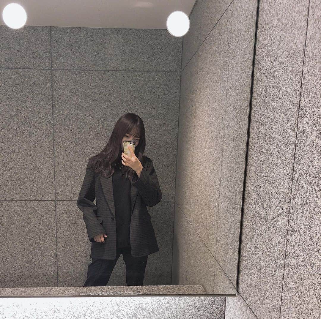 野島樺乃のインスタグラム：「🧳🧳. . . . . . #jacket #moussy #fashion #コーディネート　#セットアップ」