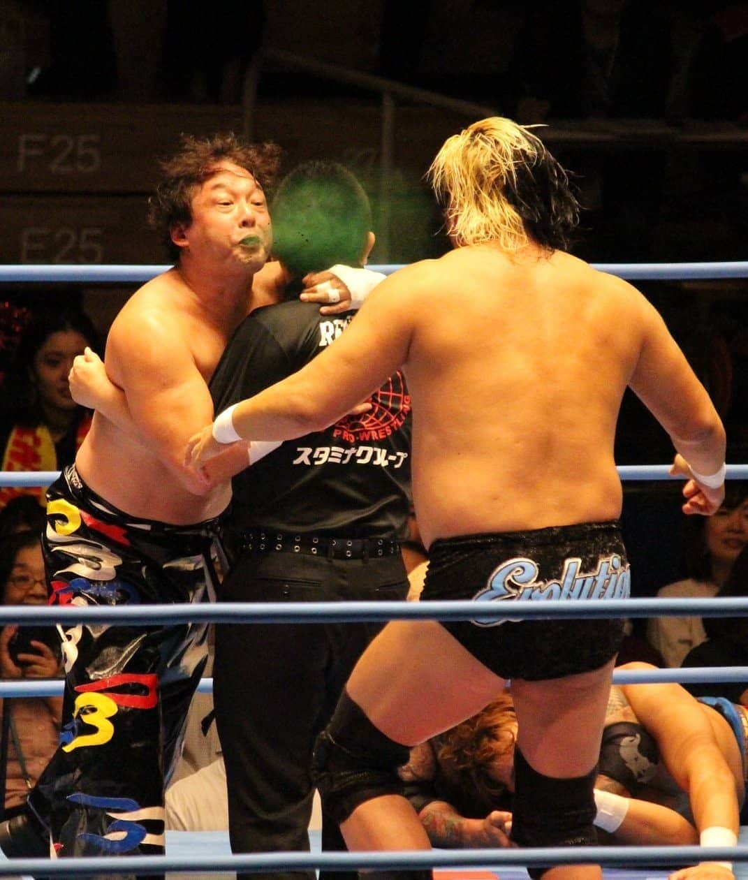 TAJIRIのインスタグラム：「blind. #tajiri #ajpw #suwama #prowrestling」