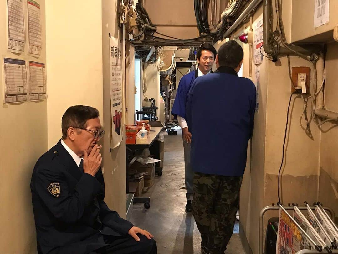 よしもと祇園花月さんのインスタグラム写真 - (よしもと祇園花月Instagram)「楽屋〜って感じ🥴本日も足元の悪い中お越し頂き誠にありがとうございます🙋‍♂️🙋‍♂️💖明日は10月ラスト土曜日給料も入ったしぱーっと笑いに来てつかーさい😌‼️明日の出演者 #ときヲリピート #ニッポンの社長 #タナからイケダ #ラフ次元 #藤崎マーケット #坂田利夫 #桂三度 #大木こだまひびき #よしもと新喜劇 #川畑泰史座長」10月25日 15時05分 - gionkagetsu