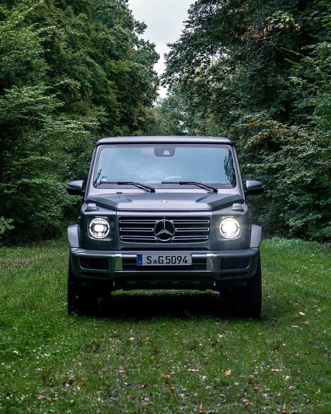 メルセデス・ベンツさんのインスタグラム写真 - (メルセデス・ベンツInstagram)「A Classic comprehensively reengineered - one of the most iconic all-terrain vehicle. #MercedesBenz #GClass #MBCar #CarsOfInstagram #StrongerThanTime 📸 @prismview for #MBsocialcar」10月25日 6時55分 - mercedesbenz