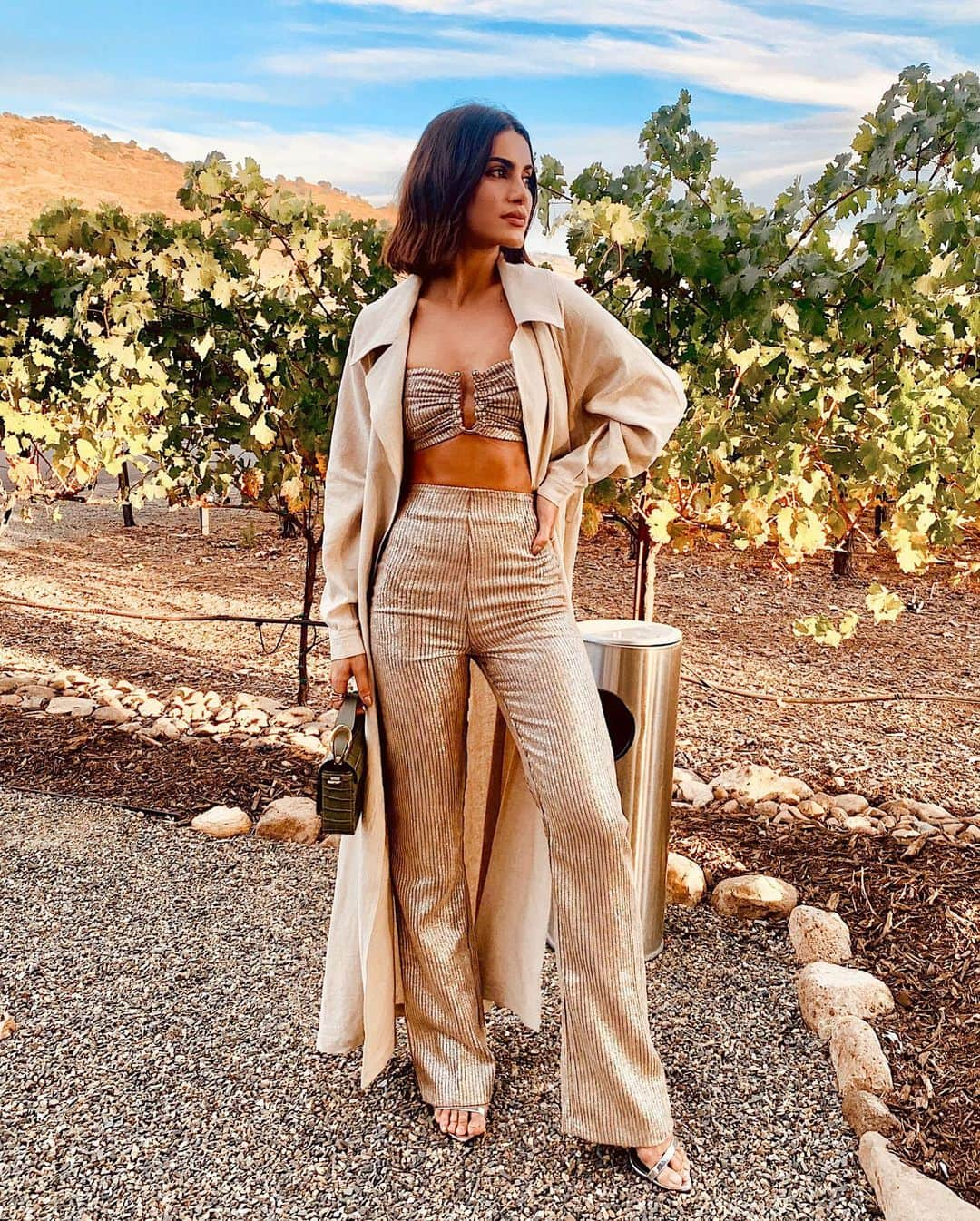 Camila Coelhoさんのインスタグラム写真 - (Camila CoelhoInstagram)「1 or 2? Which is more your style? (Featuring @camilacoelhocollection Almira Pant)  #MYCCLook @revolve ————- 1 ou 2? Qual look vc usaria?」10月25日 7時13分 - camilacoelho