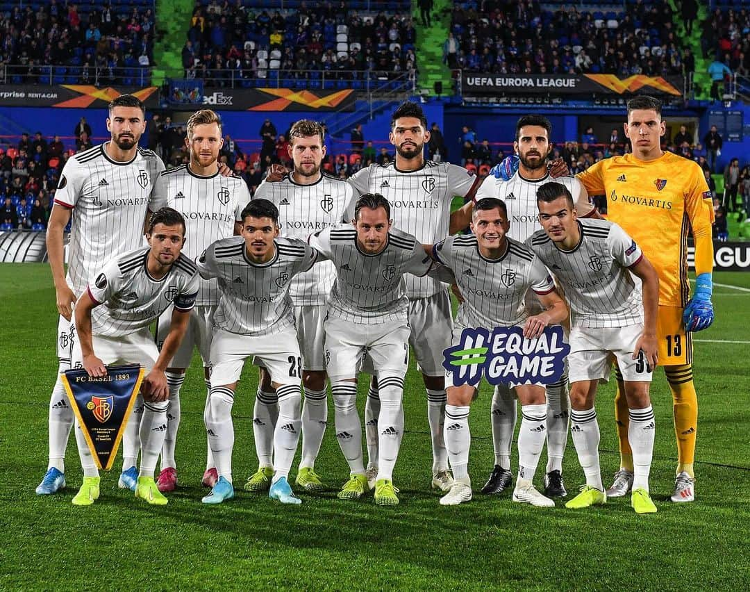 シルヴァン・ヴィドマーさんのインスタグラム写真 - (シルヴァン・ヴィドマーInstagram)「Sit 12 Spiel ungschlage! Witer so Jungs🔴🔵💪 @europaleague」10月25日 7時20分 - silvanwidmer