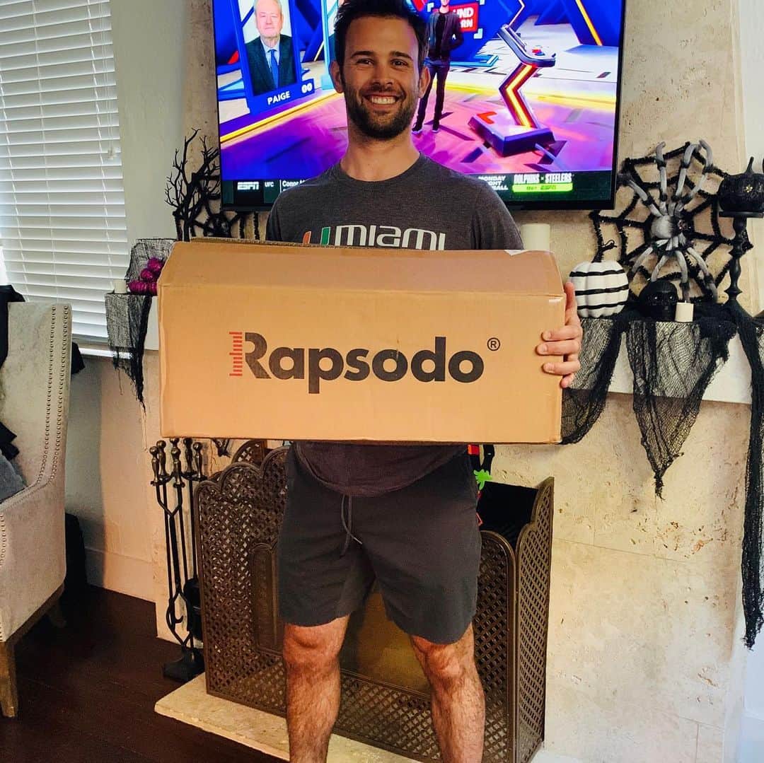 ニック・マルティネスのインスタグラム：「Christmas came early! So pumped to use Rapsodo this offseason to help take my game to the next level! @rapsododiamondsports」