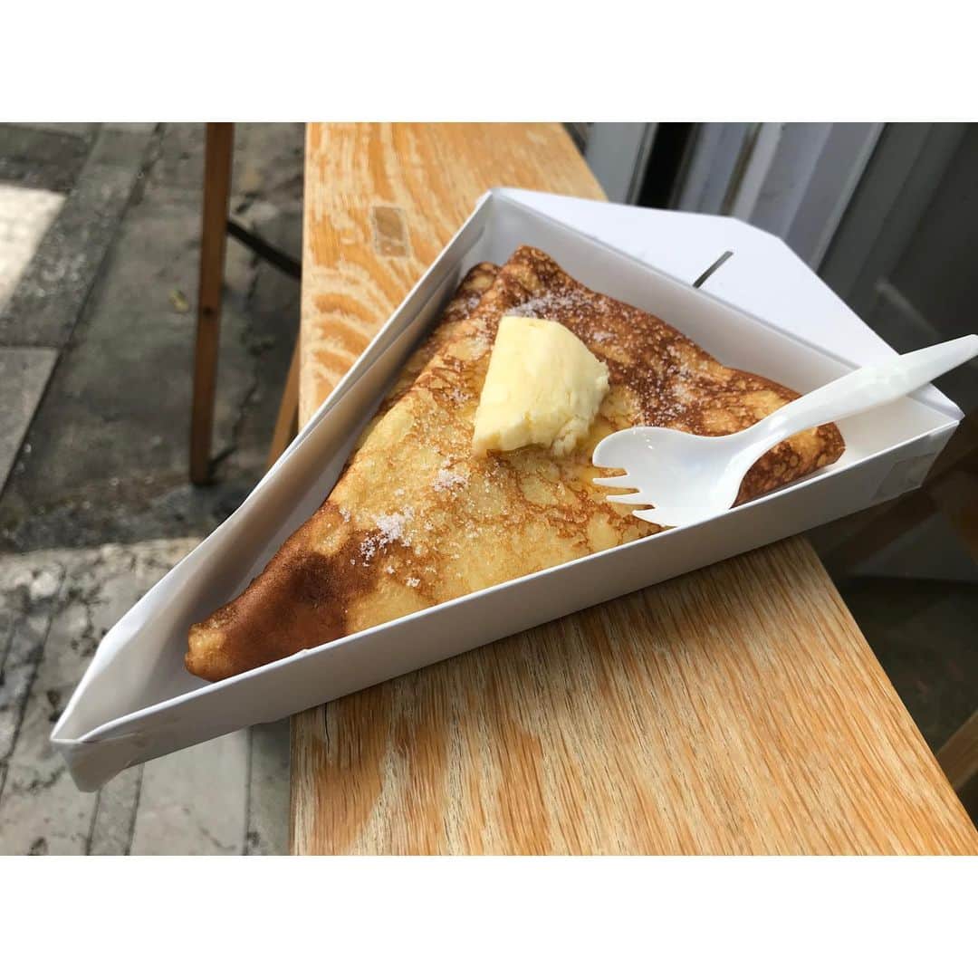 山口葵さんのインスタグラム写真 - (山口葵Instagram)「. クレープは、パフェみたいな盛り盛りのやつより こういうシンプルなほうが好きです。 紙で包まれてないタイプは珍しいなと思い📸 お上品に感じます😅 #バトー #bateau #バターと砂糖 #1番好きなのは #チョコアーモンド」10月25日 7時56分 - _yamaguchi_aoi_