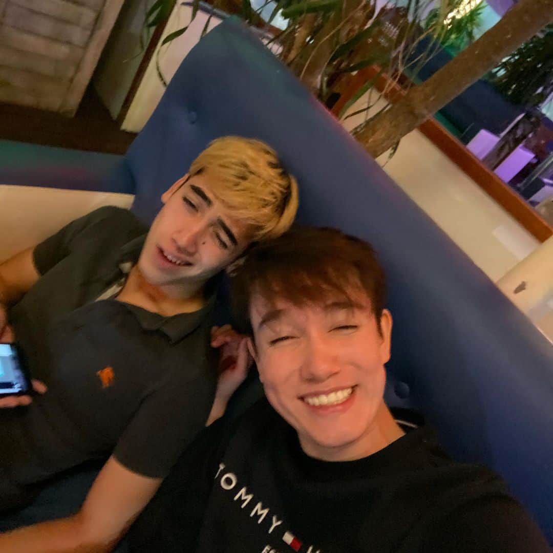 トムのインスタグラム：「けんぞういずまいブロー」
