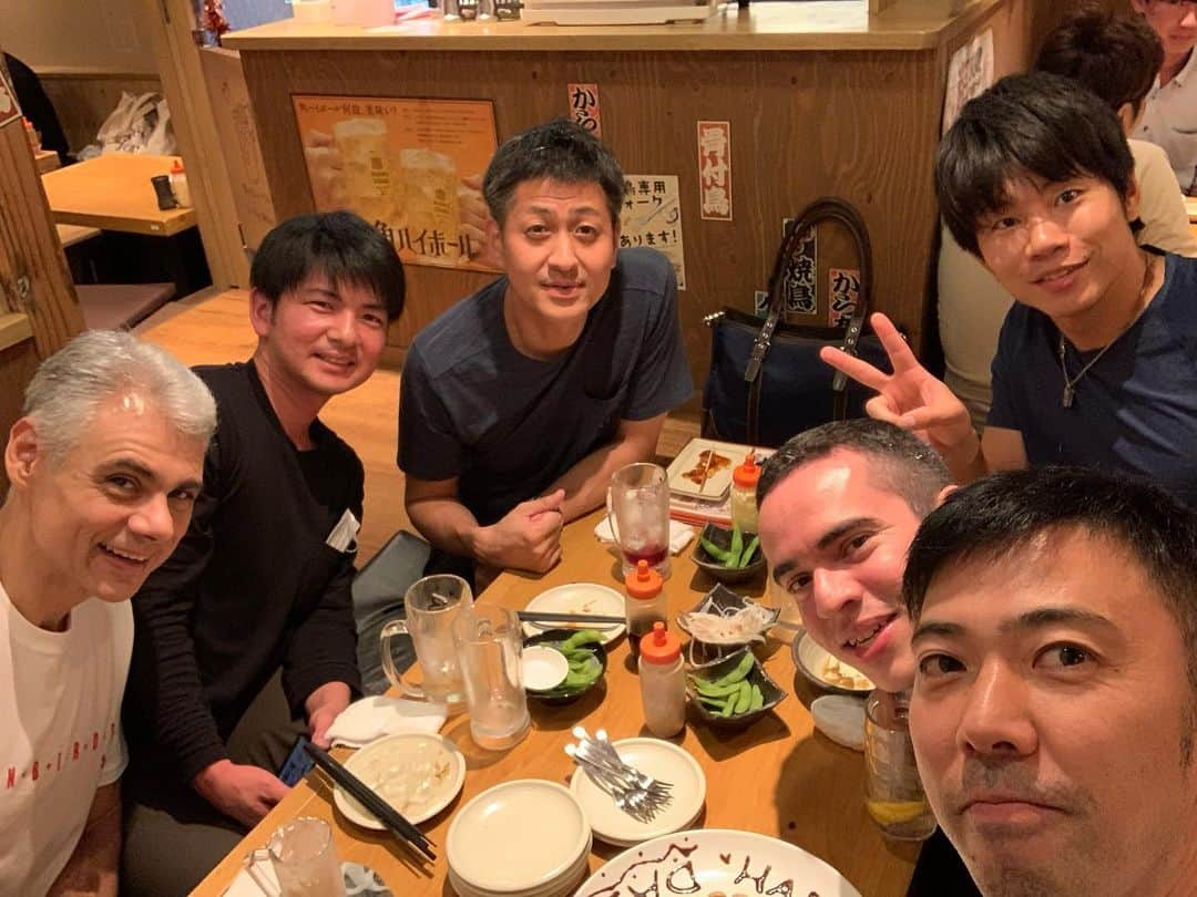 酒井大祐さんのインスタグラム写真 - (酒井大祐Instagram)「今シーズンも始まります🙇 #2019-2020 #vリーグ  #vリーグはバレーだよ  #サントリーサンバーズ  #suntorysunbirds  #栗原圭介 #松崎廣光 #上原伸之介 #レオナルドカルヴァリョ　#リマダニエル　#酒井大祐 ケーキありがとうございました！」10月25日 8時05分 - daisukesakai1022