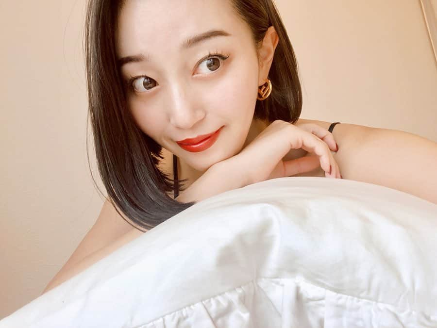 梅谷安里さんのインスタグラム写真 - (梅谷安里Instagram)「GOODMORNING♥️ ・ ・ 先日、青山にある @headconcierge へ❤︎ めちゃくちゃ癒される空間で すーぐに眠りについてしまった😴笑 90分コースにしたから ヘッドマッサージの他にデコルテマッサージもあって、かなりスッキリしたよ♥️ シャンプートリートメントはoggiottoだったから、髪も艶サラに。 東京行く時は絶対また行きたい〜！！ #headspa#beauty #ヘッドスパ#ヘッドコンシェルジュ  #hair#艶髪」10月25日 8時08分 - anriworld