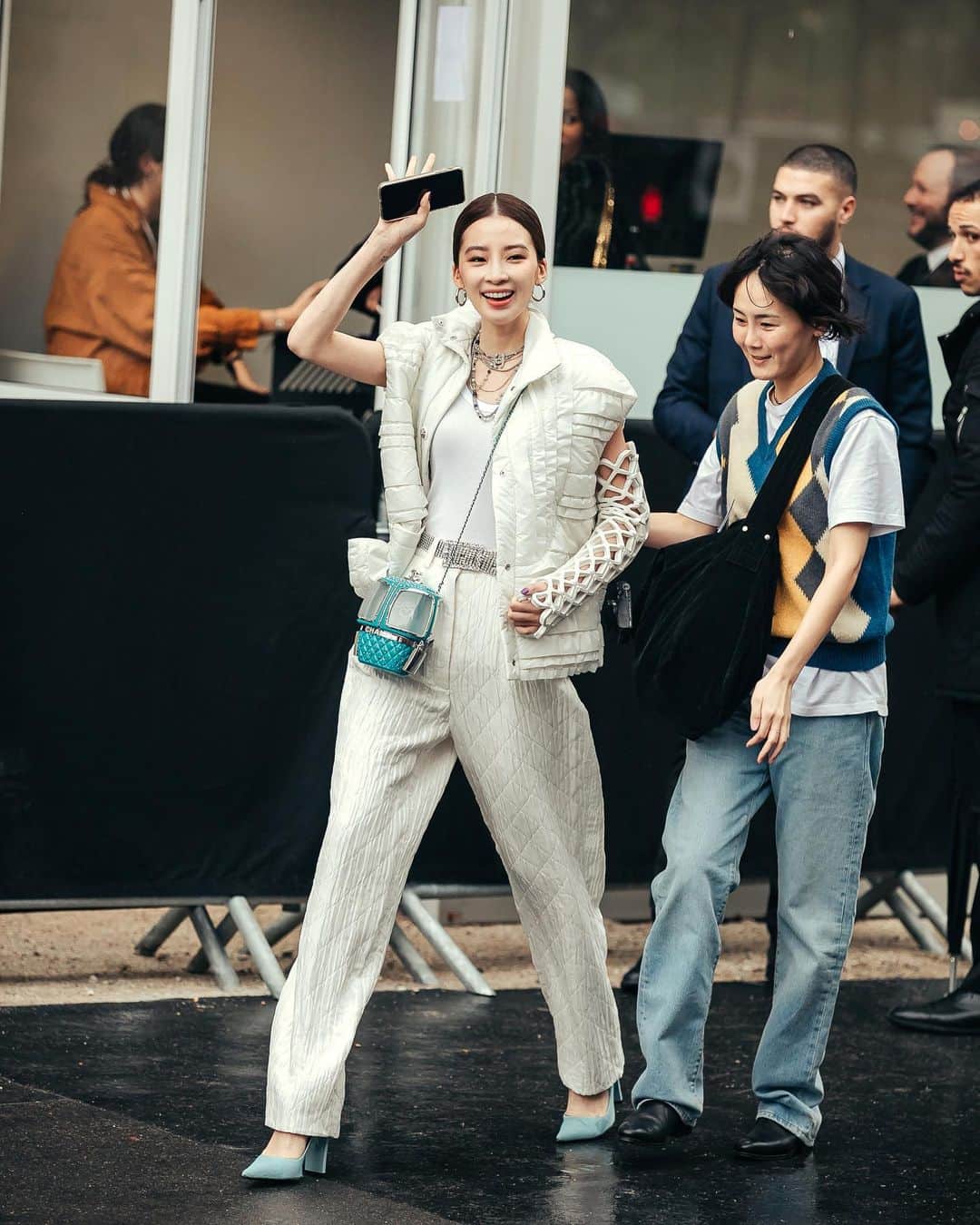 가로수길 , Seoulのインスタグラム：「PFW Street Fashion Style Thx @ireneisgood 🔥 샤넬쇼 끝나고 아이린 😆」