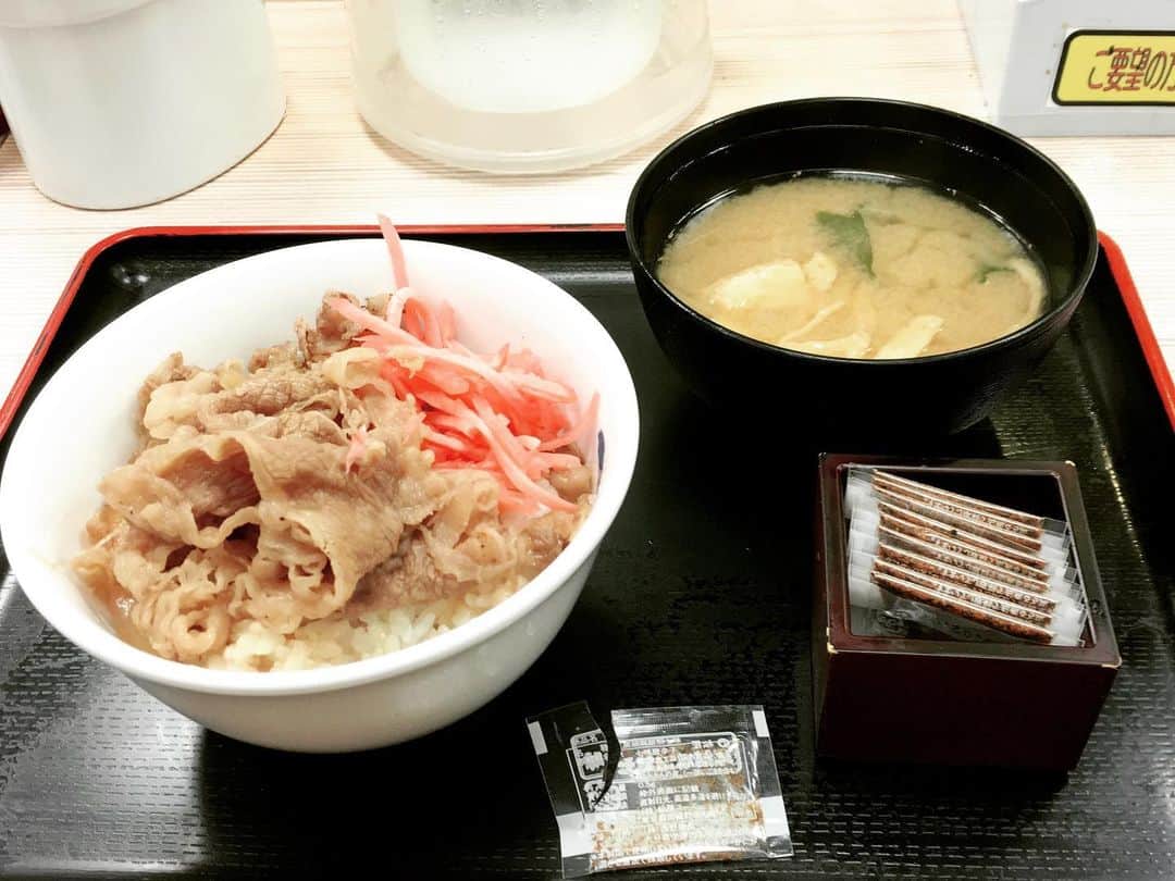富岡晃一郎さんのインスタグラム写真 - (富岡晃一郎Instagram)「松屋の牛丼ミニです。」10月25日 9時57分 - tomiqro
