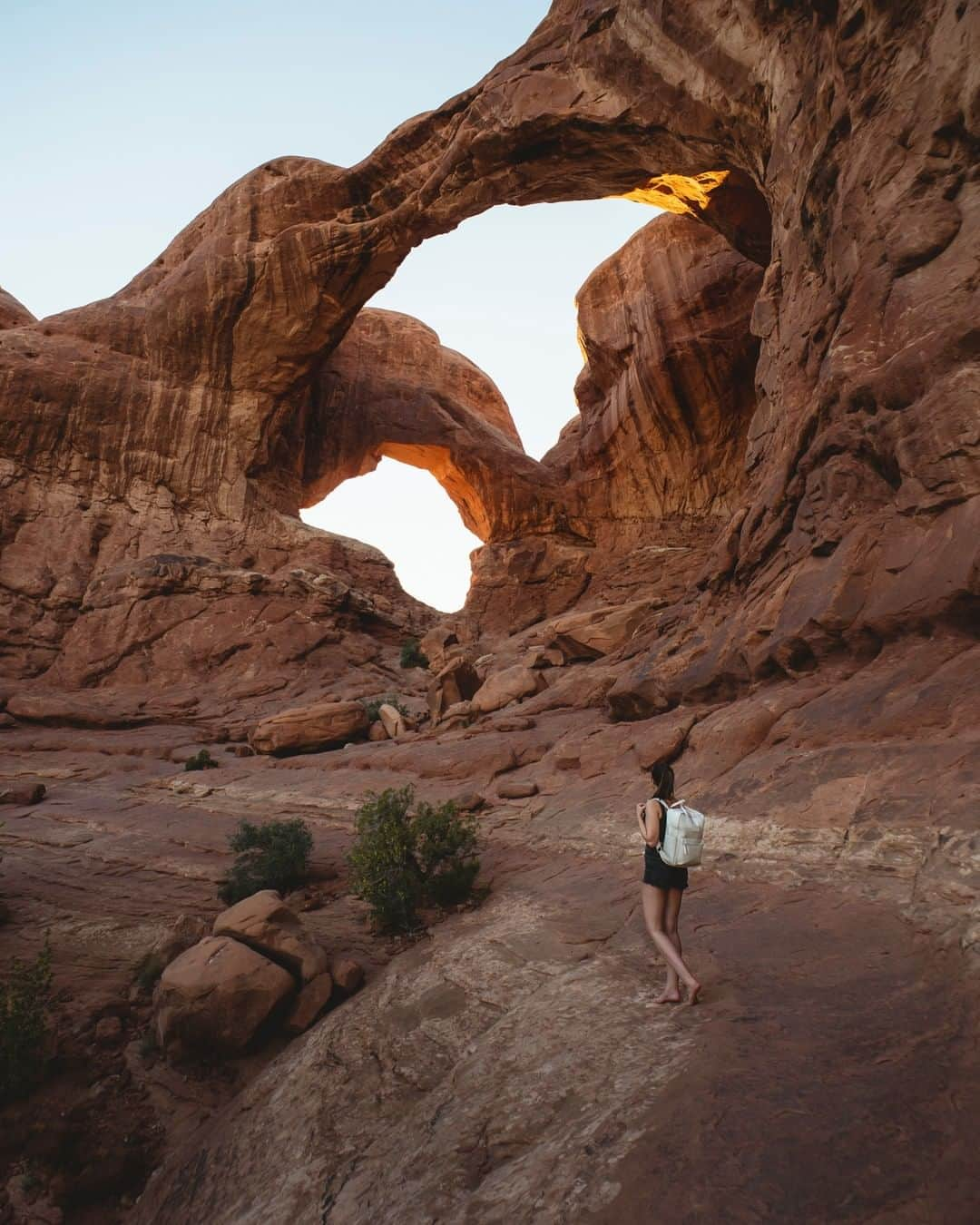 Kapten & Sonさんのインスタグラム写真 - (Kapten & SonInstagram)「'Wanderlust - a strong desire to travel!' 😍 Who has also wanderlust? ✨ @meghanorourkee wears our beautiful Bergen Sandstone! 💫 #bekapten #kaptenandson . . . #backpack #utah #utahtravels #travellers #travelling #takemethere #adventure #adventureseeker #passportpassion」10月25日 15時25分 - kaptenandson