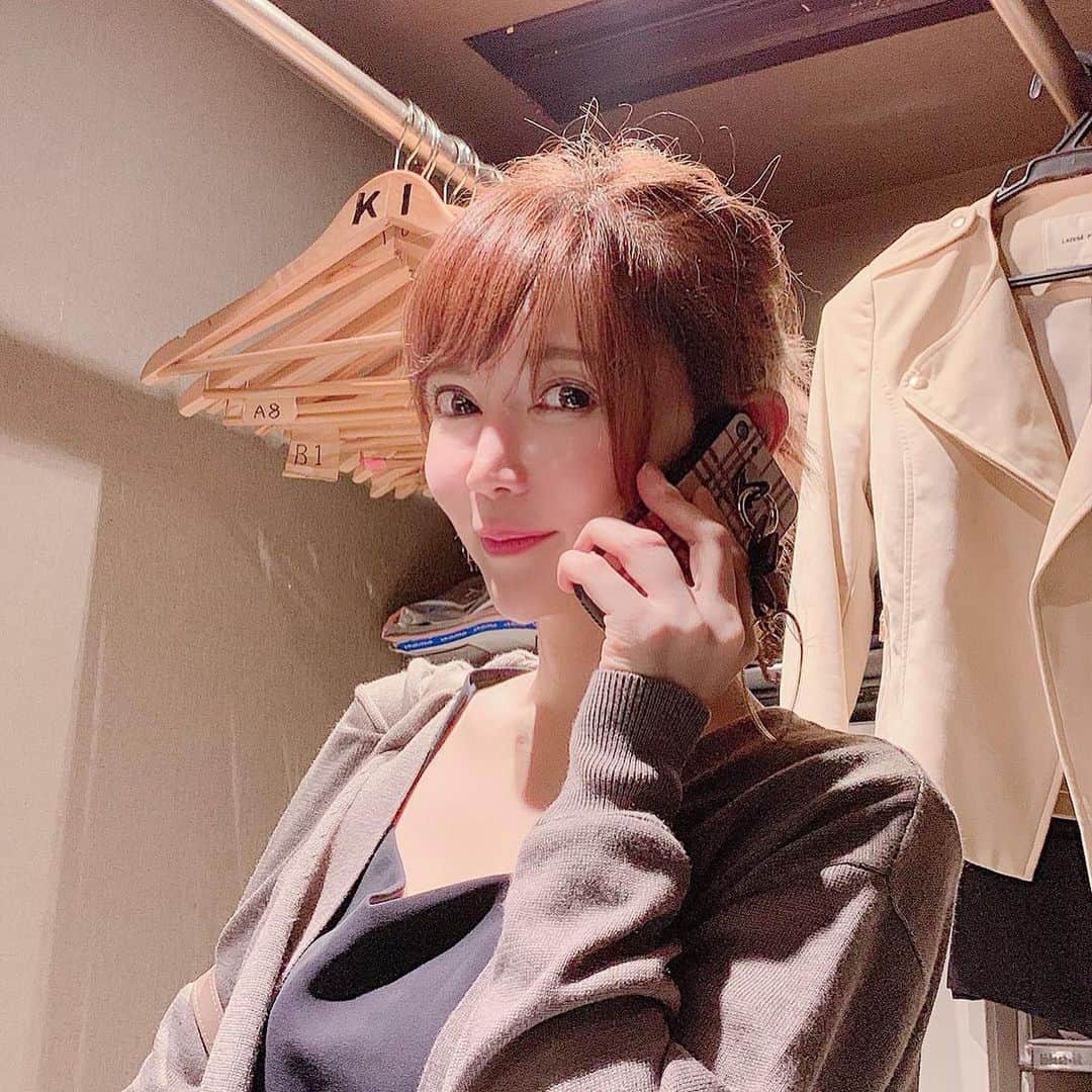 里美ゆりあのインスタグラム：「@alamain2018 の#iPhoneケース ❤  ゆりあのyの#イニシャル にしたよ╮ (. ❛ ᴗ ❛.) ╭ #可愛い 🌟#チャーム は取り外し可能だよ(*ᴗˬᴗ) #便利グッズ  たまには#女の子 っぽいのも#新鮮 ♡♡ ☠🎃HappyHalloween🍭🍬SALE開催中"(ﾉ*>∀<)ﾉ MAX20%OFF  10/25 19:00～ 10/31 23:59まで  #alamain #alamainケース #iPhonecase #ハンドメイド #ハンドメイド作品 #ハンドメイド作家 #ハンドメイド雑貨 #プチプラ #韓国ファッション ##ファッション #プレゼント #present #使いやすい」