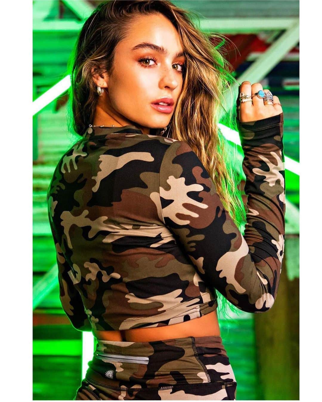 Sommer Rayさんのインスタグラム写真 - (Sommer RayInstagram)「my most favorite @shopsommerray fits from my last drop! i’m so so sooooo excited for next months drop. it’s 🔥! i’ll post a sneak peak on the theme soooooooon go shop the remaining pieces from these fits 🤪 @shopsommerray also which look is your fav from this neon collection drop? 🧐」10月25日 10時46分 - sommerray