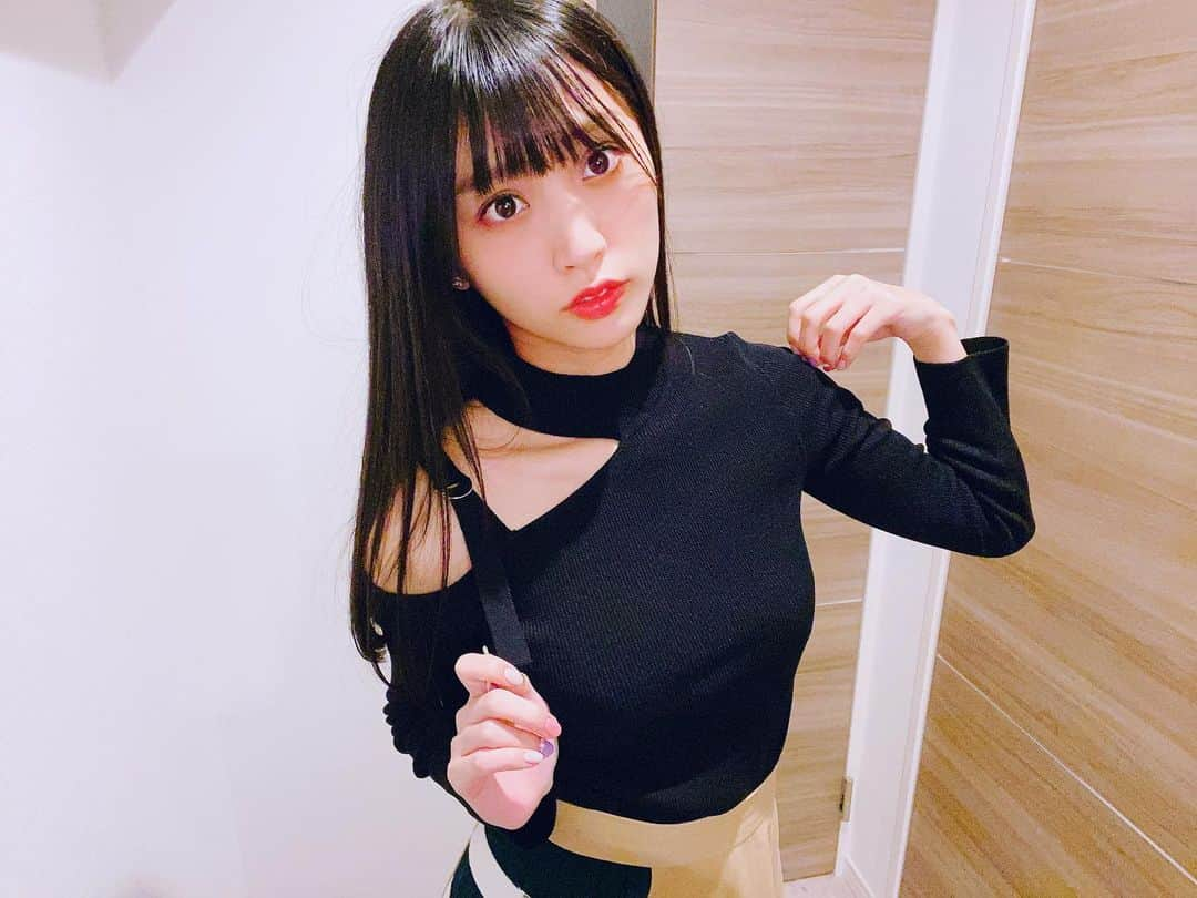 根岸愛さんのインスタグラム写真 - (根岸愛Instagram)「昨日の私服👗 tops&skirt→MURUA ワンショルダーな感じ カッコよくて可愛い🥳 戦ったら強そうな服🙆‍♀️ #MURUA #fashion #autumn #autumnfashion #ねぎ私服 #ねぎしふく #オフショル #秋服」10月25日 10時49分 - negishiai927