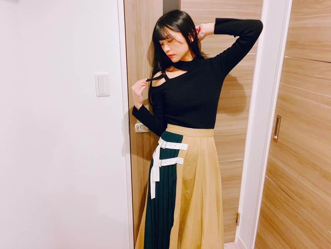 根岸愛さんのインスタグラム写真 - (根岸愛Instagram)「昨日の私服👗 tops&skirt→MURUA ワンショルダーな感じ カッコよくて可愛い🥳 戦ったら強そうな服🙆‍♀️ #MURUA #fashion #autumn #autumnfashion #ねぎ私服 #ねぎしふく #オフショル #秋服」10月25日 10時49分 - negishiai927