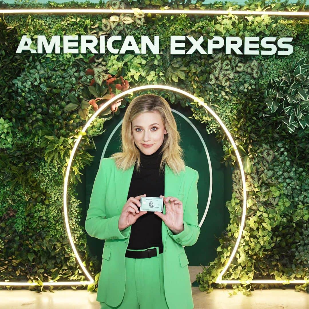 リリ・ラインハルトのインスタグラム：「I’m excited to share that I’m partnering with @AmericanExpress to relaunch the iconic #AmexGreen Card. You earn 3X points on travel, including transit (aka subway, taxis, rideshares) and restaurants worldwide. Perfect for all you adventurous spirits out there who are ready to explore the benefits of having a Card that supports your lifestyle. Terms apply, check out americanexpress.com/greenfromamex #AmexAmbassador #ad」
