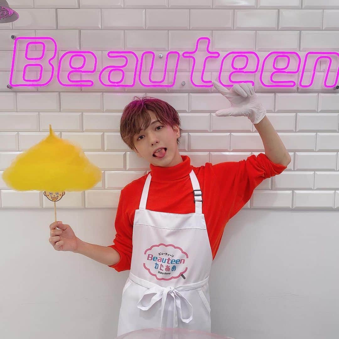 こんどうようぢのインスタグラム：「わたあめ作るの下手くそすぎ泣いた。  昨日はイベント来てくれた皆 ありがとうございましたっ たくさん久しぶりの人や、 はじめましての人に会えて 凄く嬉しかったです！ お店は期間限定でまだまだ やっているので是非遊びに行ってね  エプロンようぢどうですか？ あ、昨日の感想は #beauteenわたあめ をつけて投稿するんだぞ！絶対！(笑)  #こんどうようぢを教え隊  #요우지스타그램  #beauteenわたあめ」