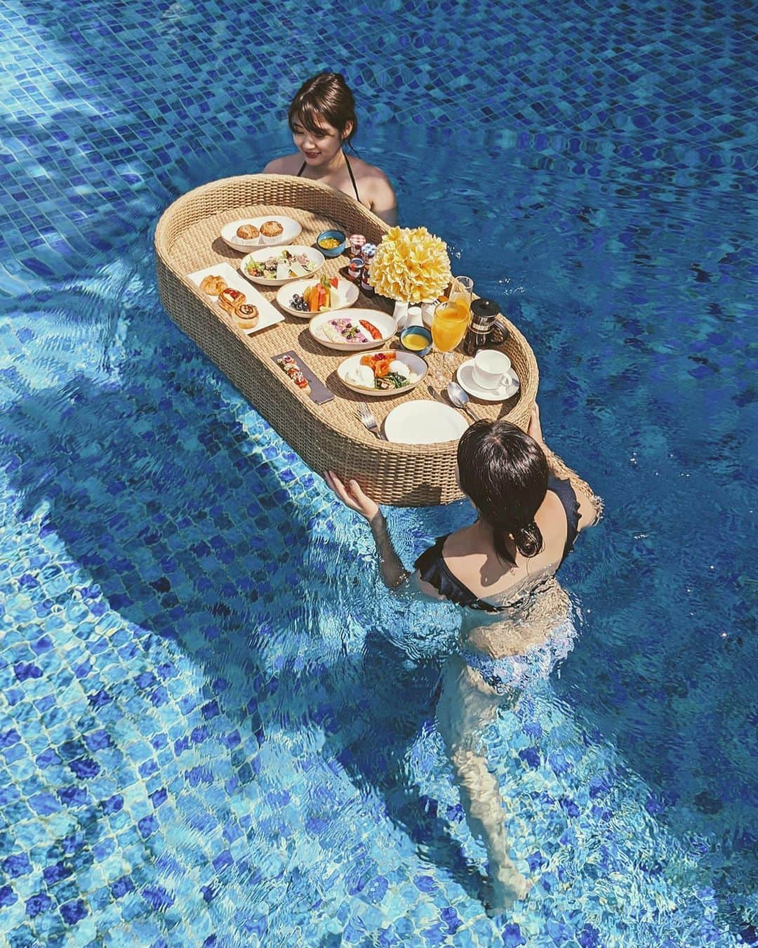 masayaさんのインスタグラム写真 - (masayaInstagram)「フローティングブランチ Floating branch RIMBA Jimbaran BALI by AYANA 1日のスタートをプールに浮かべた朝食から、、、日常では味わうことができない極上の贅沢がここにあります。 #AYANAresort #RockBarBali #RIMBAjimbaran #Bali #Indonesia #バリ島 #インドネシア @ayanaresort @rimbajimbaran」10月25日 11時24分 - moonlightice