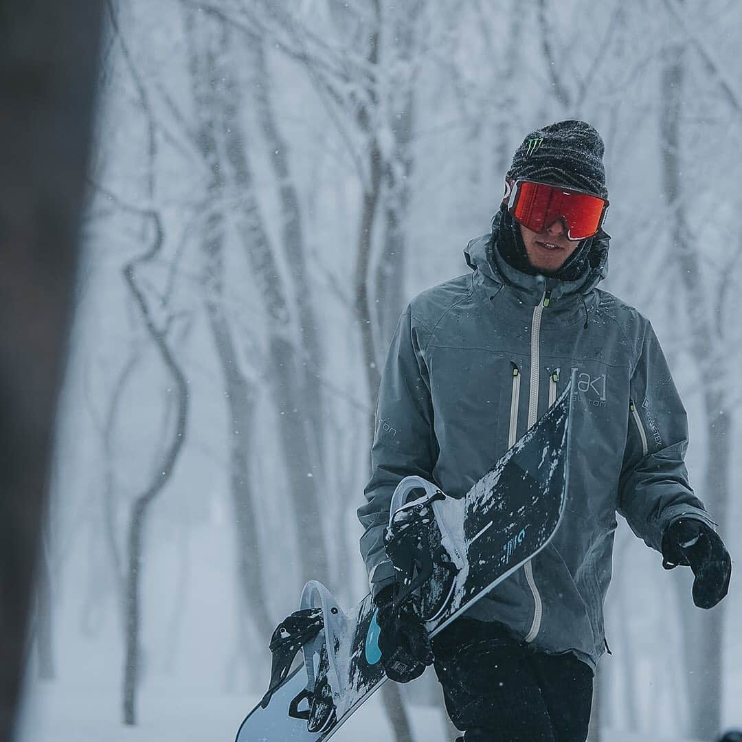 Burton Japanさんのインスタグラム写真 - (Burton JapanInstagram)「せっかくのジャパウを滑るチャンス。豪雪地帯の東北ですから、ニュージーランドのカルロス・ガルシア・ナイトは[ak]でバッチリ装備。もちろん、1本でも多く滑りたいのでStep On®︎をチョイス。Photo: @akira457_ #Winter2020Burton #StepOn #RideTohoku #Japow」10月25日 11時28分 - burtonjapan