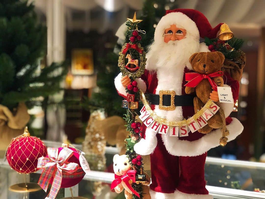 ISETAN PARK netさんのインスタグラム写真 - (ISETAN PARK netInstagram)「華やかな大人のクリスマスのひとときを過ごす""ザ・グレート・ノスタルジア""。イセタンクリスマスステーション2019🎄 今年のテーマは、華やかな大人のクリスマスのひとときを過ごす""ザ・グレート・ノスタルジア""🎁🎉 ﻿ ISETAN Christmas Station2019 -The great nostalgia-﻿ 2019.10.1 tue - 12.25 wed﻿ 伊勢丹新宿店本館5階＝ウエストパーク/プロモーション﻿ 伊勢丹新宿店本館5階＝センターパーク/ザ・ステージ#5﻿ ﻿ @life_design_isetanshinjuku﻿ #isetan #isetanchristmas #christmas #christmasstation #thegreatnostalgia #xmas #presents #santa﻿ #クリスマス #イセタンクリスマス #イセタンクリスマスステーション #クリスマスツリー #クリスマスプレゼント #クリスマスアイテム #クリスマス飾り #クリスマス仕様 #クリスマスイブ #プレゼント #新宿 #伊勢丹 #新宿伊勢丹 #伊勢丹新宿 #伊勢丹新宿店」10月25日 11時32分 - isetan_shinjuku