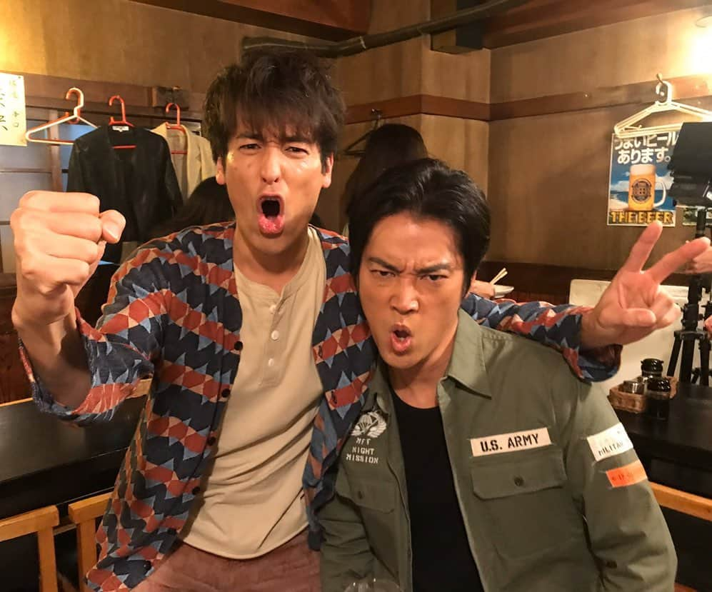 4分間のマリーゴールド【公式】さんのインスタグラム写真 - (4分間のマリーゴールド【公式】Instagram)「#廉✍️ 親友の広洋が日本に帰ってきたってよ✈️🌞 マジでイイ奴なんだよな〜 第3話では、コイツが ストーリーを動かすキーマン🗝になるかも⁉︎ とにかく観てくれよな‼️ * #胸熱コンビ花巻家🏠 #川藤と平っち⚾️ #藍も大ファンだったとか😳 #共演のキセキに感激😂 今岡役の #尾上寛之 さんもゲスト出演✨ #ファンには堪らん💕 #4分間のマリーゴールド #よんまり #本日よる10時からは第3話 #桐谷健太 #佐藤隆太 #tbs」10月25日 11時42分 - 4mari_tbs