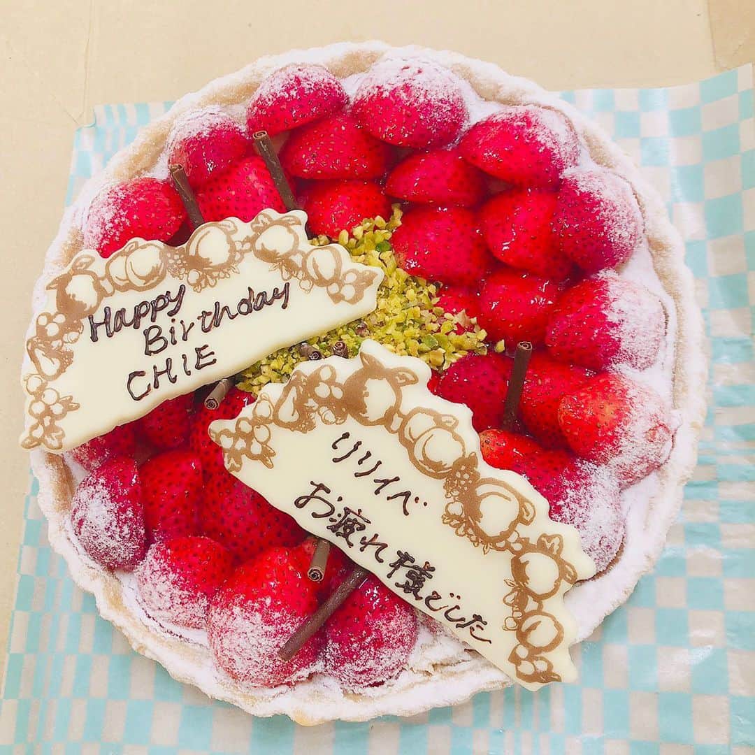 小林智絵さんのインスタグラム写真 - (小林智絵Instagram)「. . . . 嬉ちい🍓🍓🍓 . . . . #pimms #idol #kawaii #cute #yummy #sweets #cake #quilfaitbon  #strawberry🍓 #japan #tokyo #loveandpsycho #birthday #happybirthday #バースデー #キルフェボン #ケーキ🍰」10月25日 11時50分 - kobayashichie_1012