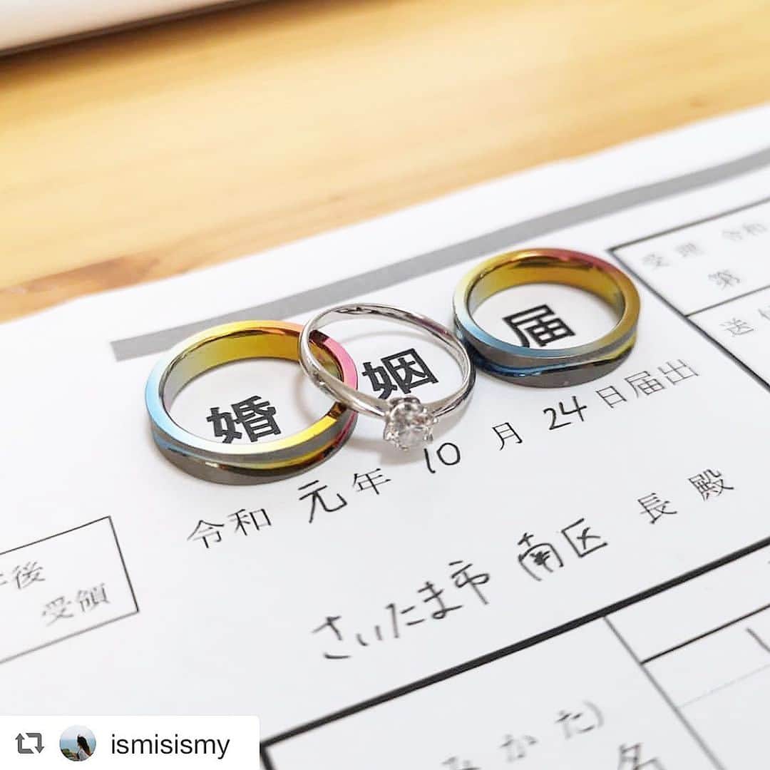 SORA ≪SORA表参道の公式アカウント≫のインスタグラム：「. @sora_omotesando をフォローして、ぜひ『 #結婚指輪sora 』のハッシュタグを入れてお写真を投稿してください＊* . こちらのお写真は @ismisismy さまからリグラムさせていただきます♪ . ･:*+.･:*+.･:*+.･:*+.･:*+.･:*･: 令和元年10月24日、婚姻届を提出しました。 沖縄に縁ができましたが、しばらくは関東にいます。 やっと結婚指輪がつけれる喜び...🌈❤️ これからもよろしくお願いします ･:*+.･:*+.･:*+.･:*+.･:*+.･:*･: . #結婚指輪 #婚約指輪 #表参道 #金属アレルギー #金属アレルギー対応 #レアメタル #鍛造  #手作り #手作り指輪 #マリッジリング #エンゲージリング #ブライダル #ウェディング #プレ花嫁 #クリエィティブ #デザイン #個性的 #bridal #wedding #jewelry #ring #weddingring #creative #design #japaneseart #madeinjapan  #サムシングブルー ﻿」