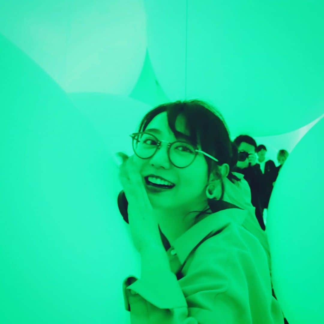 おのののかさんのインスタグラム写真 - (おのののかInstagram)「＊﻿ 先日、実花さんのお誕生日で @teamlab.planets に行ってきました〜🥰🎂﻿ ステキ空間ではしゃいだはしゃいだ〜。笑﻿ ﻿ そして来週はこんな愉快なメンバーでデラックスに出ちゃったりします。😂﻿ お楽しみに〜。 #teamlabplanets #ダウンタウンdx #ののかめ」10月25日 12時12分 - ononono_ka