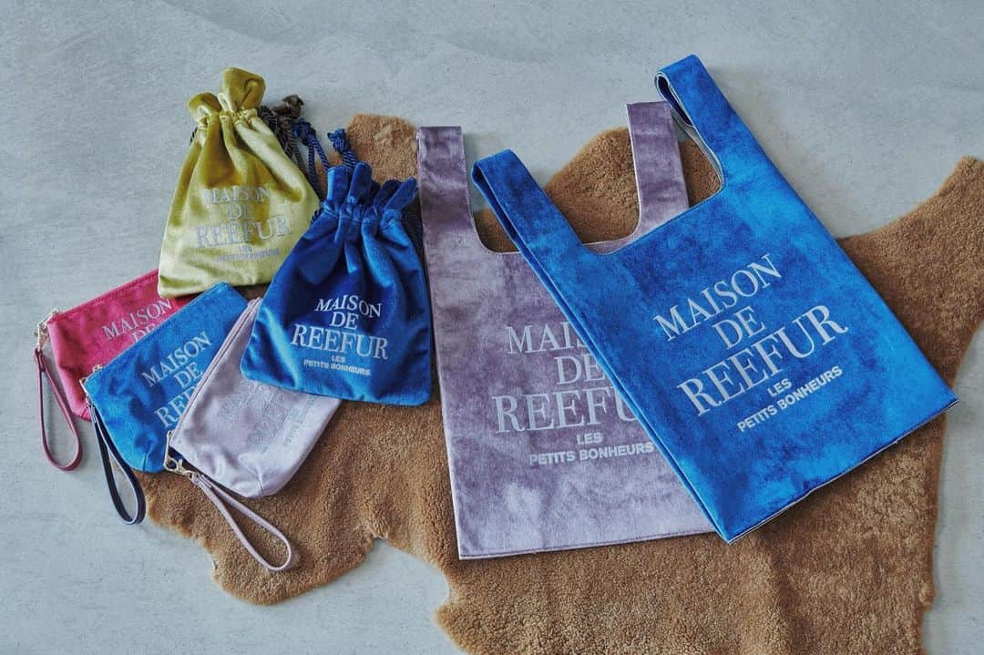 MAISON DE REEFURのインスタグラム：「. 【 NEW 】 10/25(fri)-début. . 光沢がきれいなベロアを使用した、トートバッグ・巾着バッグ・ポーチの新作オリジナルグッズが登場！ . 【 展開店舗 】 ルミネエスト新宿店・博多店・OFFICIAL WEB SHOP・ZOZOTOWN . #maisondereefur #kiosque #new #velour #winter #bag #2019aw #メゾンドリーファー #キオスク」
