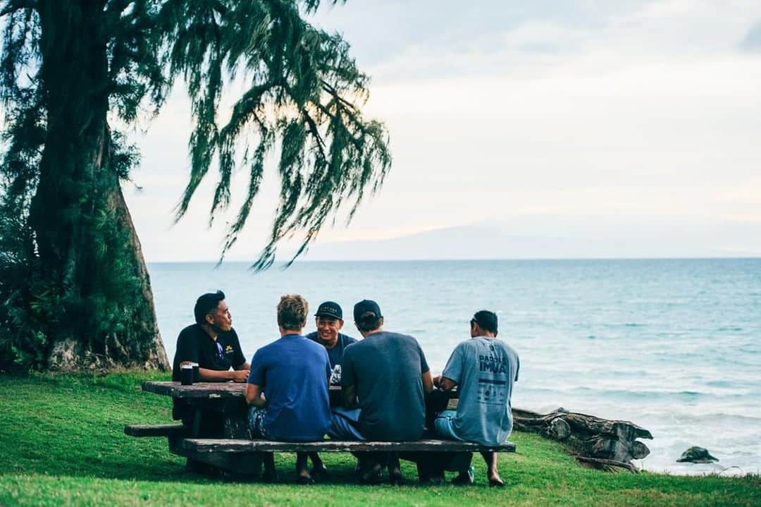 Instagenic Hawaiiさんのインスタグラム写真 - (Instagenic HawaiiInstagram)「Happy Aloha Friday🌺 海を見ながら、ごはんを食べるのもいいですね🍴😋 ハワイでは、美味しいプレートランチがたくさんありますよ！ みなさんが好きなプレートランチをぜひ教えてください😄  #ハワイ　#hawaii #マウイ　#maui #ハワイグルメ　#ハワイライフ　#ランチ　#ランチプレート　#プレートランチ　#今日のランチ　#海を見ながらランチタイム　#おいしい景色　#景色を見ながら　#チルタイム　#ゆっくり時間が流れる」10月25日 12時30分 - gohawaii_jp