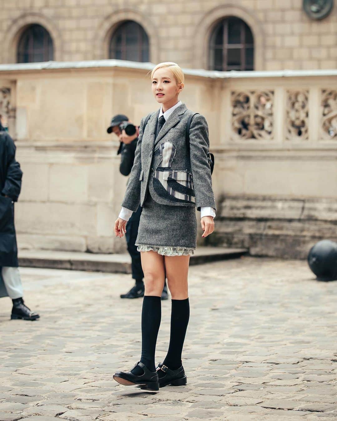 가로수길 , Seoulのインスタグラム：「PFW Street Fashion Style Thx @daraxxi 🔥🔥 옷 너무 잘어울리자나요ㅠㅠ 간지」