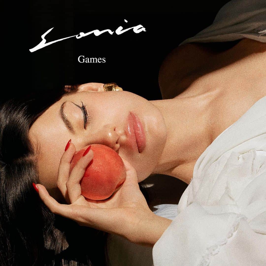 ソニア・ベン・アンマーのインスタグラム：「I am so happy that GAMES is finally out!!!! Been impatiently waiting for you to hear it 👼🏻✨I hope you love it & thank you to the wonderful people that helped make this song xx」