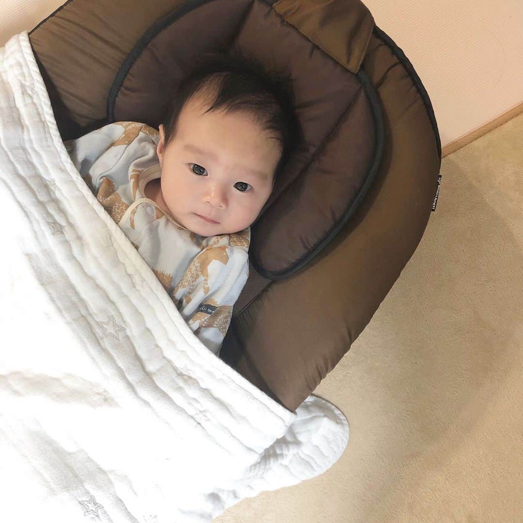 のインスタグラム：「明日で3ヶ月👶🏻﻿ お兄ちゃんにいたずらばかりされて﻿ きっといぶきは強い子になる！笑﻿ ﻿ 夜中は授乳なしで朝まで寝てくれるようになったし﻿ すごいいい子😭#11時間睡眠﻿🙏 ﻿ #2歳差兄弟 ﻿ #2歳差育児 ﻿ #生後3ヶ月 ﻿ #男の子ベビー﻿ #男の子ママ ﻿ #関東ママ」