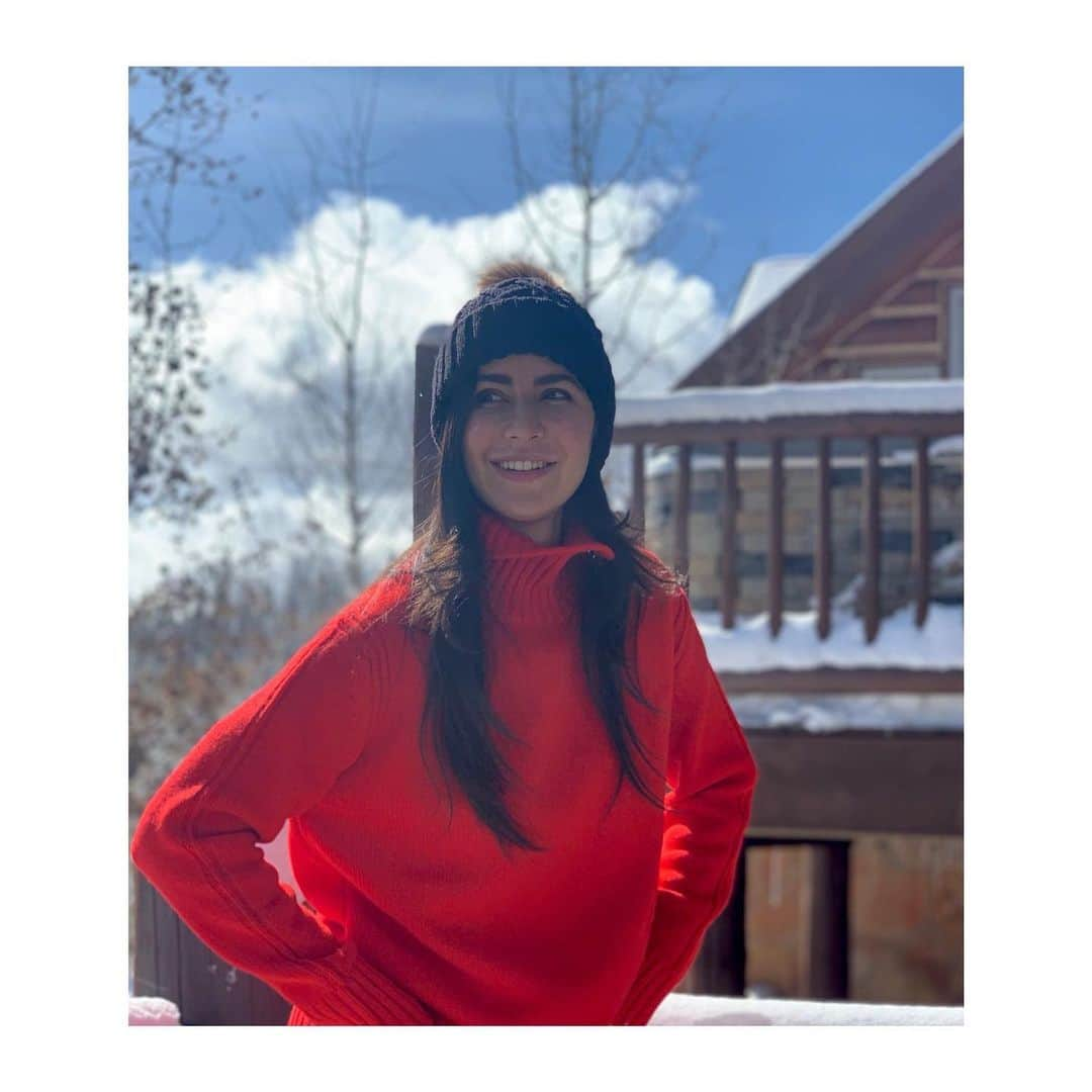 カトリーナ・カイフさんのインスタグラム写真 - (カトリーナ・カイフInstagram)「Just a little hop, skip and jump over to Colorado , Rocky Mountains ⛰⛄️ @airbnb #thatswhyiairbnb #ad 💛❄️」10月25日 13時14分 - katrinakaif