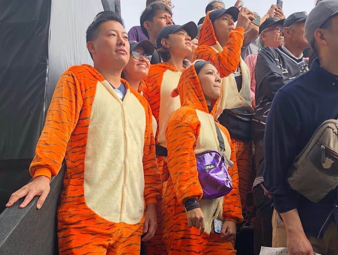 チェ・ナヨンさんのインスタグラム写真 - (チェ・ナヨンInstagram)「Fun experience with friends 😍Thank you for bringing the extra suit!! #fanmoment#tigerwoods#didyouseeus?#zozochampionship#2ndroundcanceled#heavyrain#눈호강#레전드#퍼팅템포다들너무좋다#연습하자#다들멋짐#thankyou#pgatour#lpgatour」10月25日 13時39分 - nychoi87