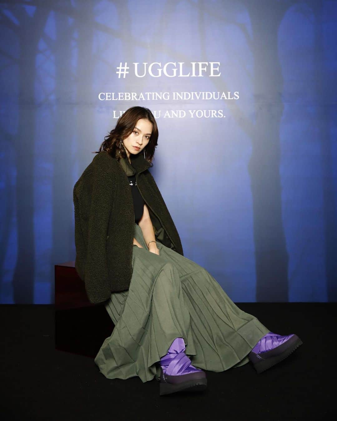 大森美知さんのインスタグラム写真 - (大森美知Instagram)「UGGのアイコニックのブーツが 進化した新作コレクションを見に👢❄️ この履いてる私物のブーツは今1番のUGG新作のもの💜 このパープルブーツ 今年の真冬に履きまくるんだろうな✨ 他にBlack・White・ Purpleの3色あったよ。 ソールも高くて足長い効果あるし、 ボリュームがあるデザインが可愛い✨💭 温かい機能性に一目惚れ。 他にも進化したUGGが沢山あるから 見てほしいな🌈💜 足元もオシャレに行きましょ✨ _______________________________________________ @uggjapan @ugg #uggjapan#newcollection #japan#ugg#ugglife#大森みち#みちしふく」10月25日 13時39分 - michi_oomori_official