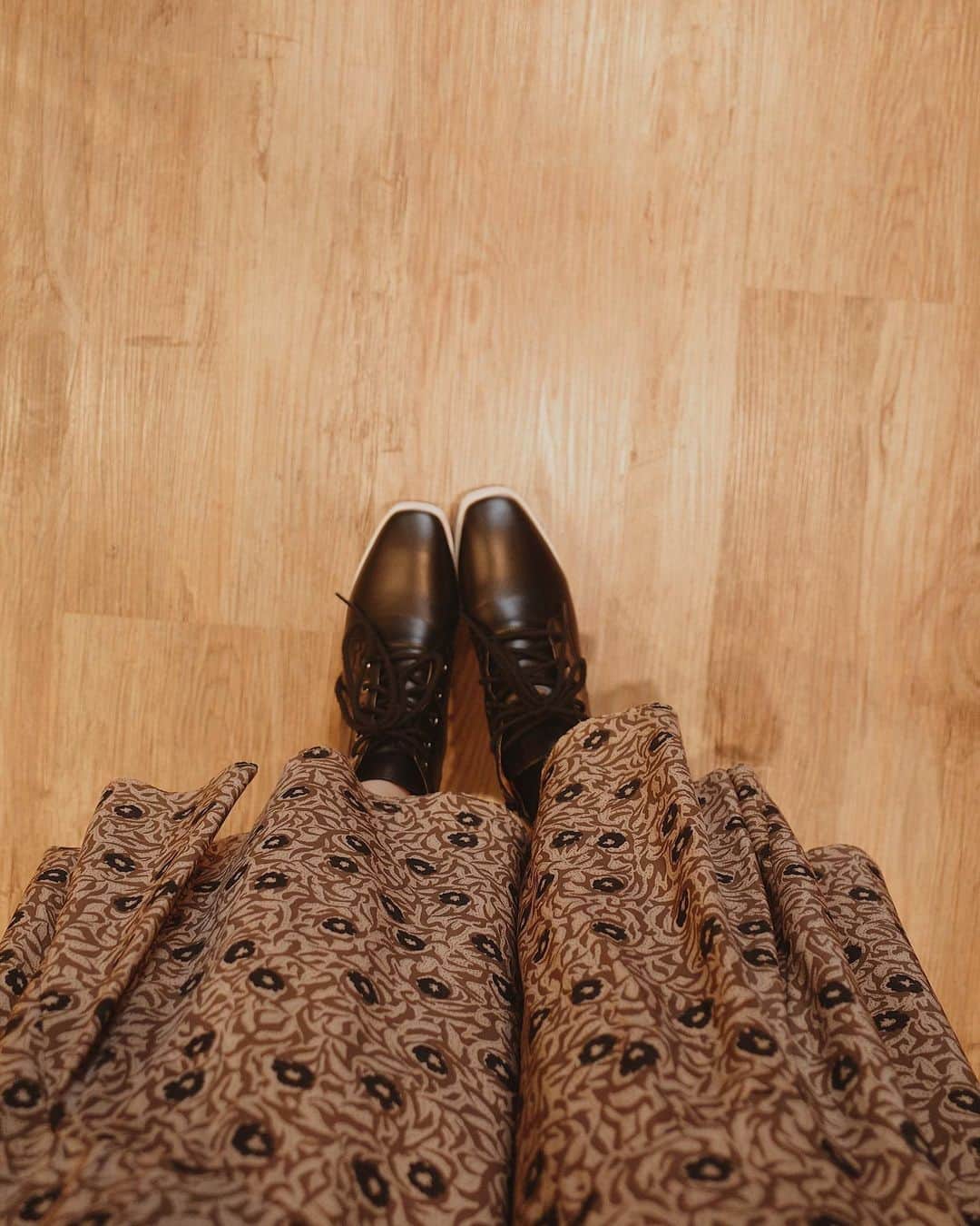 前田希美（まえのん）さんのインスタグラム写真 - (前田希美（まえのん）Instagram)「今日の足元。とか載せてみる☺︎︎ 急に肌寒くなってきましたね。 気温の変化で風邪も流行ってるみたい。 皆様気をつけてくださいね。  #snidel #amail #shoes #boots  #skirt #fashion #のんの私服」10月25日 13時42分 - maeda_nozomi