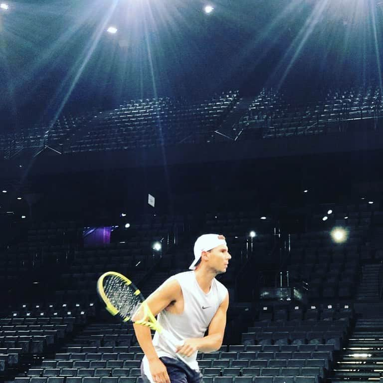 ラファエル・ナダルさんのインスタグラム写真 - (ラファエル・ナダルInstagram)「Ici c’est Paris... !!!! 😉👋🏻🎾💪🏻」10月26日 0時42分 - rafaelnadal