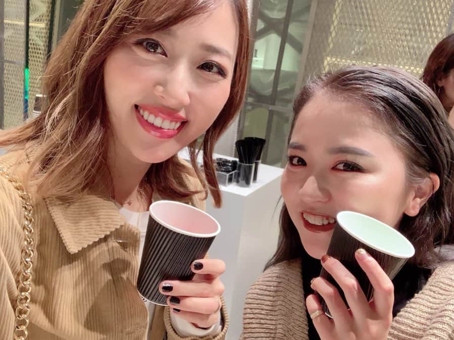 のインスタグラム：「@yuri0813ka さんと @addictionbeauty_official のイベントへ🌟❤︎ ㅤㅤㅤㅤㅤㅤㅤㅤㅤㅤㅤㅤㅤ 初めてのアディクションのイベントですごく楽しかった💞 春に使えそうなぱきっとカラーがたくさんで寒くなってきたばっかりだけど、鮮やかメイクにも惹かれる🧡 ㅤㅤㅤㅤㅤㅤㅤㅤㅤㅤㅤㅤㅤ そして終わってからはタイ料理屋さんでまた喋り倒し🤷🏽‍♀️😂❤️笑 ㅤㅤㅤㅤㅤㅤㅤㅤㅤㅤㅤㅤㅤ 本日も楽しゅうございました❤️ ㅤㅤㅤㅤㅤㅤㅤㅤㅤㅤㅤㅤㅤ #instagram  #instagood #addiction #cosmetics #幸せ #YouTuber #アディクション #イベント #addictionbeauty #springcollection」