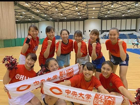 中央大学応援団チアリーディング部SPIRITSのインスタグラム：「はい学生注目！！！ 10/26(土)の明日は、箱根駅伝予選会があります🏃‍♂️✨ ・ ・ 中央大学が1位で通過出来るよう応援しましょう📣 ・ 9:35 スタート🏃‍♂️ @国営昭和記念公園　 最寄駅：立川北駅 ・ 是非足を運んで、応援団と一緒に応援しましょう🥳✨ ・ ・  #中央大学 #CHUO #chuouniversity  #チアリーディング #チア #cheer #cheerleading #中央大学応援団 #SPIRITS #応援団  #箱根駅伝 #箱根駅伝2020 #駅伝部 #駅伝」