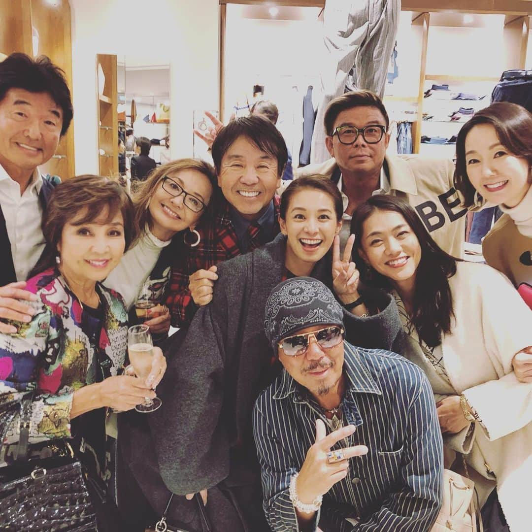 前田典子さんのインスタグラム写真 - (前田典子Instagram)「#BEAMS #六本木ヒルズ #１周年のお祝い🥂 #設楽洋 社長 #タラちゃん @taracyan3  #おめでとうございます㊗️🎉 #お土産 #とらや の #和三盆」10月25日 23時09分 - maenorichang