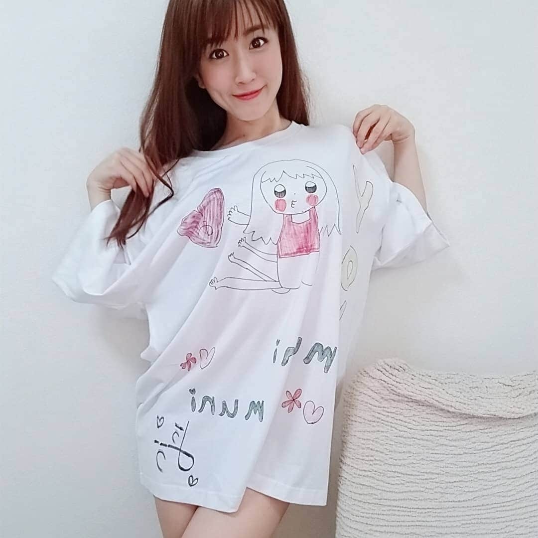 のインスタグラム：「Tシャツ制作しました❤️ ラクマにて販売しております🎵  素敵な週末をお過ごしください❤️ #ラクマ#Tシャツ#tシャツワンピ」