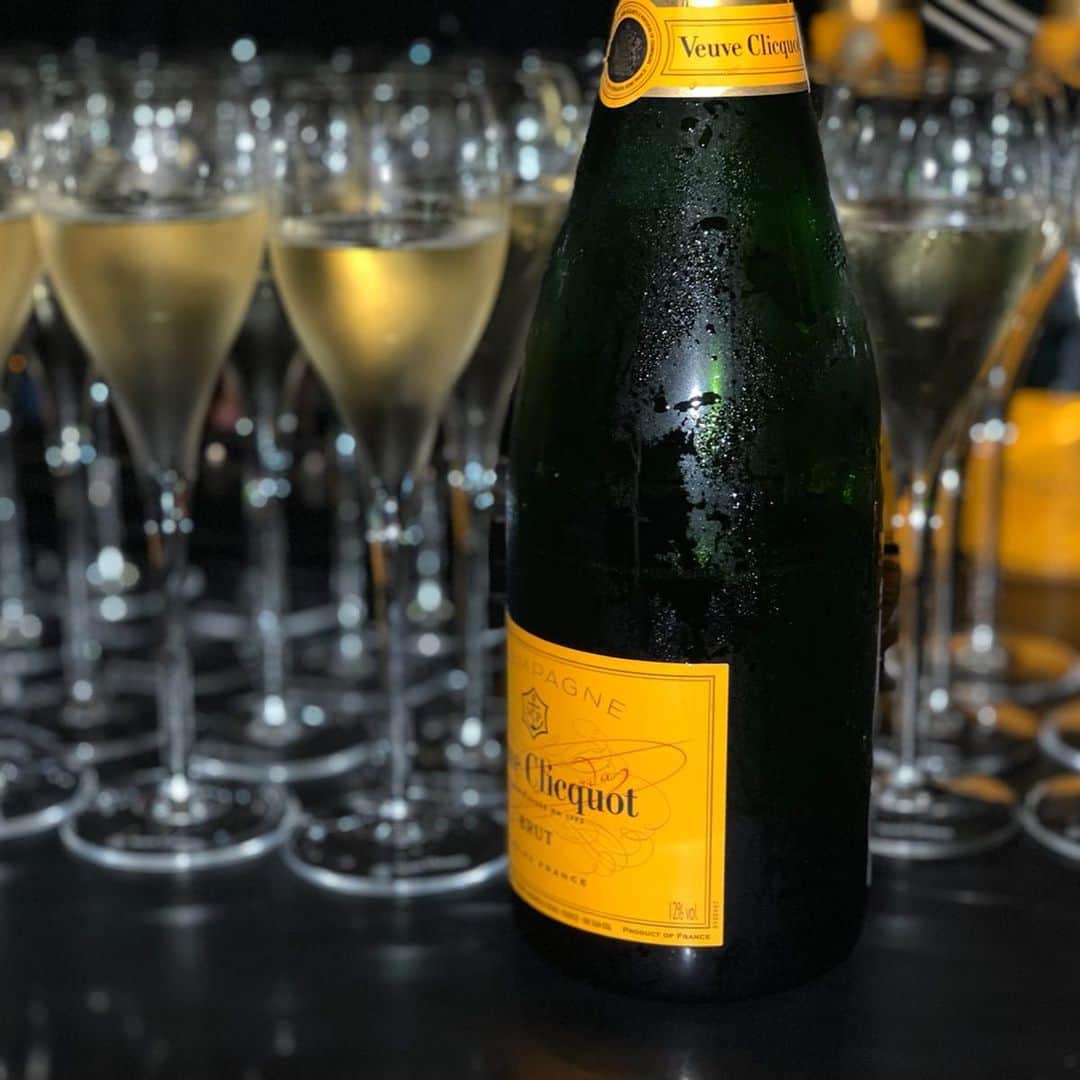 梅野舞さんのインスタグラム写真 - (梅野舞Instagram)「今夜は表参道のパーティーの後は VEUVE CLICQUOT YELLOWEEN 2019へ  フランスのシャンパーニュブランド「ヴーヴ・クリコ」が贈る  ヴーヴ・クリコイエローラベルをカラーに 大人のハロウィン🎃パーティーは 賑やかで 会場は華やかに彩られていました♬  料理研究家ベリッシモにも久しぶり会えた！★ お友達にもたくさん会えたhappy nightに💋  #VeuveClicquot #Yelloween #liveclicquot  @VeuveClicquot#party#night  #大人の#ハロウィンパーティー #halloween #halloweenparty  #instagram#instagramjapan #instapastry」10月26日 0時13分 - mai.umeno