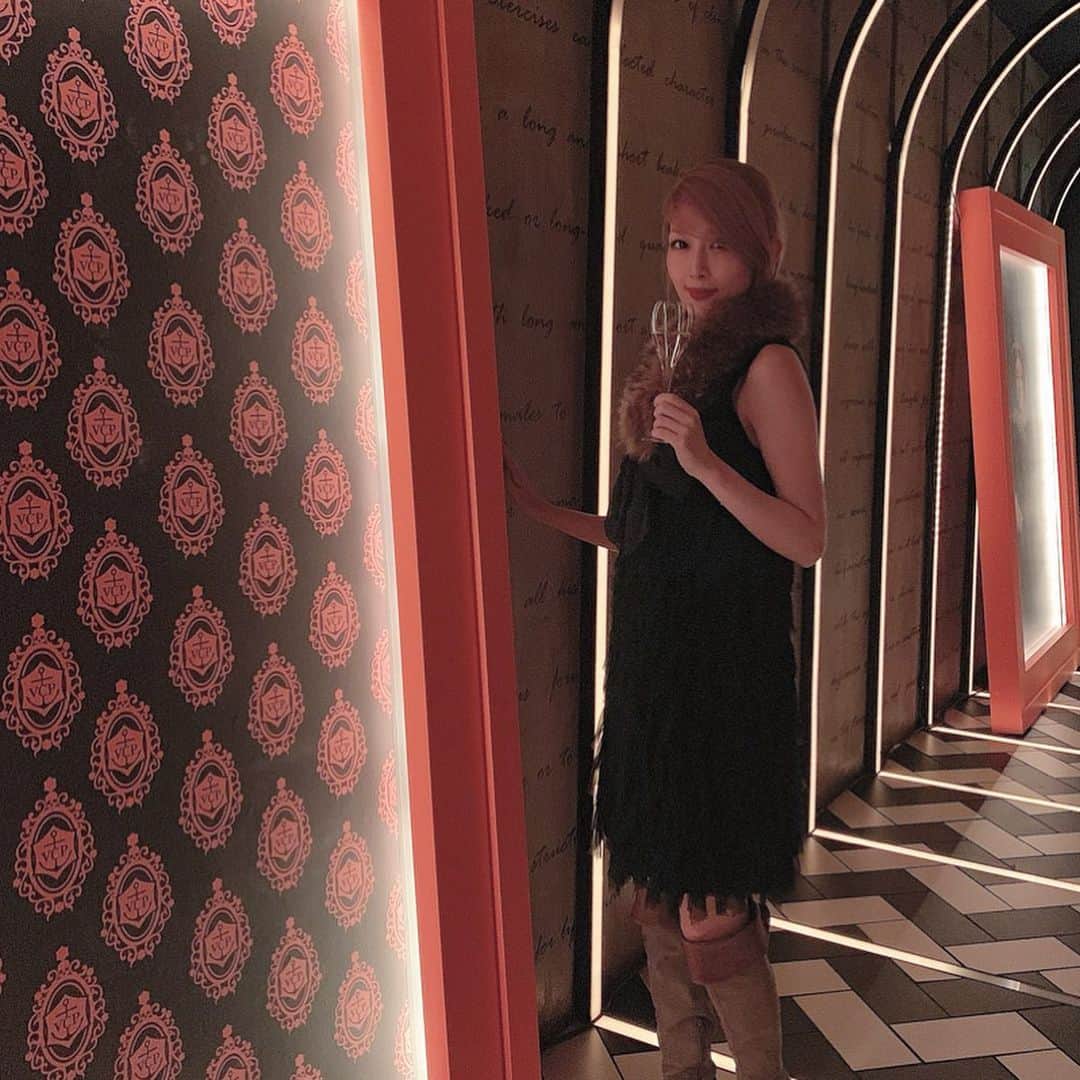 梅野舞さんのインスタグラム写真 - (梅野舞Instagram)「今夜は表参道のパーティーの後は VEUVE CLICQUOT YELLOWEEN 2019へ  フランスのシャンパーニュブランド「ヴーヴ・クリコ」が贈る  ヴーヴ・クリコイエローラベルをカラーに 大人のハロウィン🎃パーティーは 賑やかで 会場は華やかに彩られていました♬  料理研究家ベリッシモにも久しぶり会えた！★ お友達にもたくさん会えたhappy nightに💋  #VeuveClicquot #Yelloween #liveclicquot  @VeuveClicquot#party#night  #大人の#ハロウィンパーティー #halloween #halloweenparty  #instagram#instagramjapan #instapastry」10月26日 0時13分 - mai.umeno
