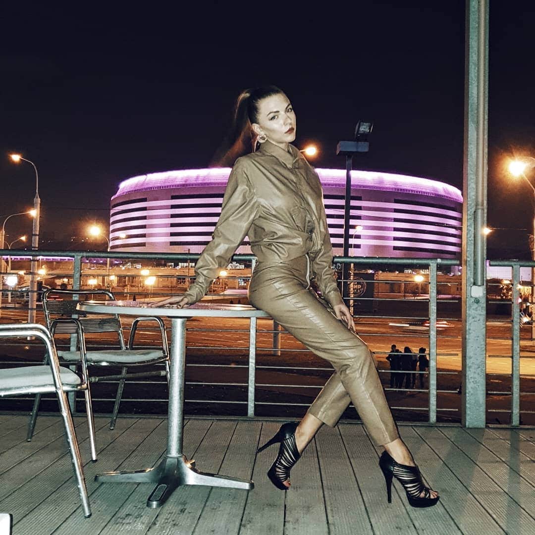 メリティナ・スタニウタさんのインスタグラム写真 - (メリティナ・スタニウタInstagram)「Friday/Night/Leather 🦂 ⠀ #fridaynight #friday #night #minsk #leather #heels #look #lookoftheday #evening #samsungbelarus #s10belarus #galaxys10 #belarus #shine」10月26日 0時29分 - melitinastaniouta