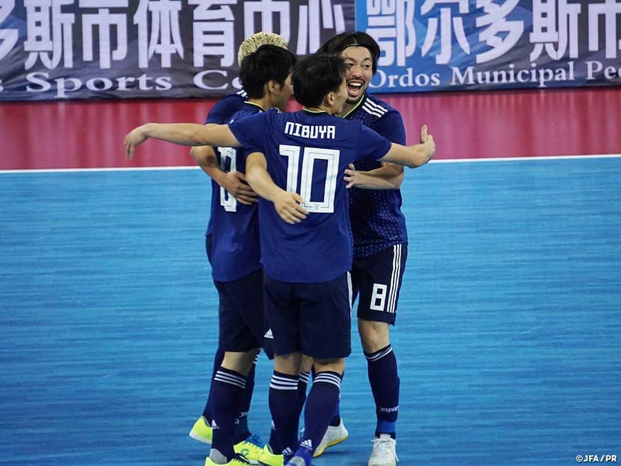 日本サッカー協会さんのインスタグラム写真 - (日本サッカー協会Instagram)「📸Match photos｜フットサル日本代表は来年2月に開催されるAFCフットサル選手権トルクメニスタン2020の出場権をかけた予選（東アジア地区）の第二戦で韓国代表と戦い、4-2で勝利しグループ1位で本戦の出場権を獲得しました。 ・ オルドス/中国にて開催されている本予選は東アジア7カ国(チャイニーズ・タイペイ、中国、モンゴル、香港、日本、韓国、マカオ)が参加し、4カ国と3カ国の2グループに分かれ、各グループの1位とグループ2位同士の勝者の計3カ国が来年トルクメニスタンで開催される本戦への出場権を獲得する事ができます。 ・ AFCフットサル選手権トルクメニスタン2020予選-東地区- 第2戦 フットサル日本代表　4-2（前半1-1、後半3-1）フットサル韓国代表 2019年10月24日(木)　キックオフ時間 13:00（現地時間） Ordos Sports Centre Gymnasium（中国/オルドス） ・ 🏆AFCフットサル選手権トルクメニスタン2020予選-東地区- 10月22日(火) 13:00 第1戦 17-2 フットサルマカオ代表🇲🇴 10月24日(木) 13:00 第2戦 4-2 フットサル韓国代表🇰🇷 #jfa #daihyo」10月25日 15時35分 - japanfootballassociation